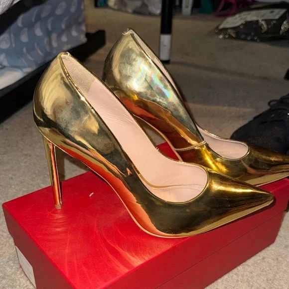 Steve Madden Metallic Gold Heels - Picture 2 of 5